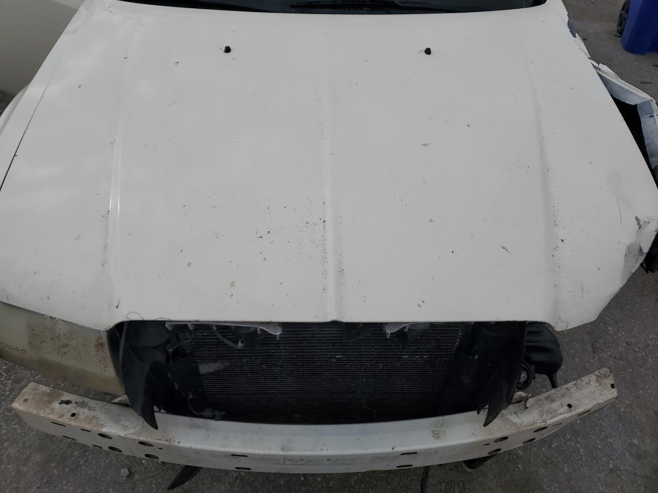 2010 Chrysler 300 - Image 11