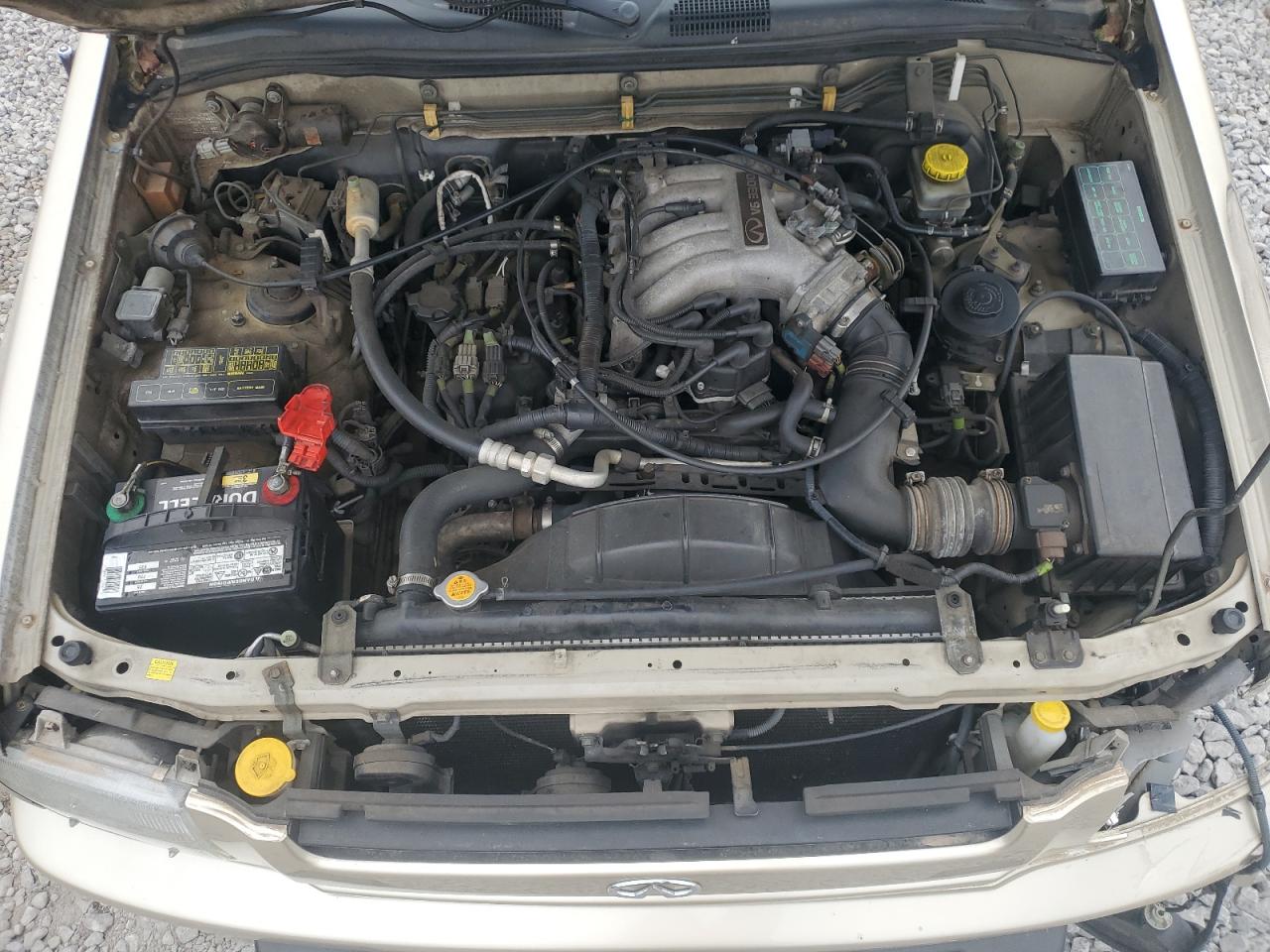 1998 Infiniti QX4 - Image 12