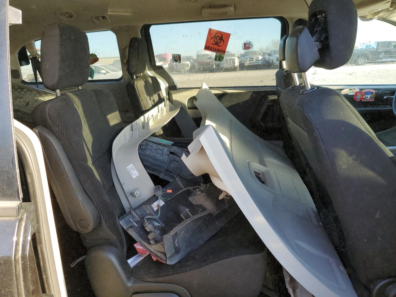 2018 Dodge Caravan - Image 10