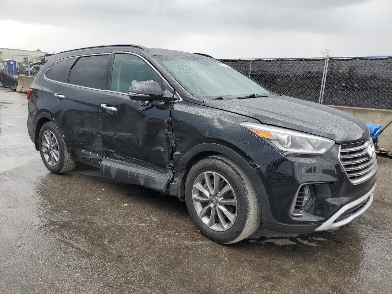 2017 Hyundai Santa Fe - Image 4