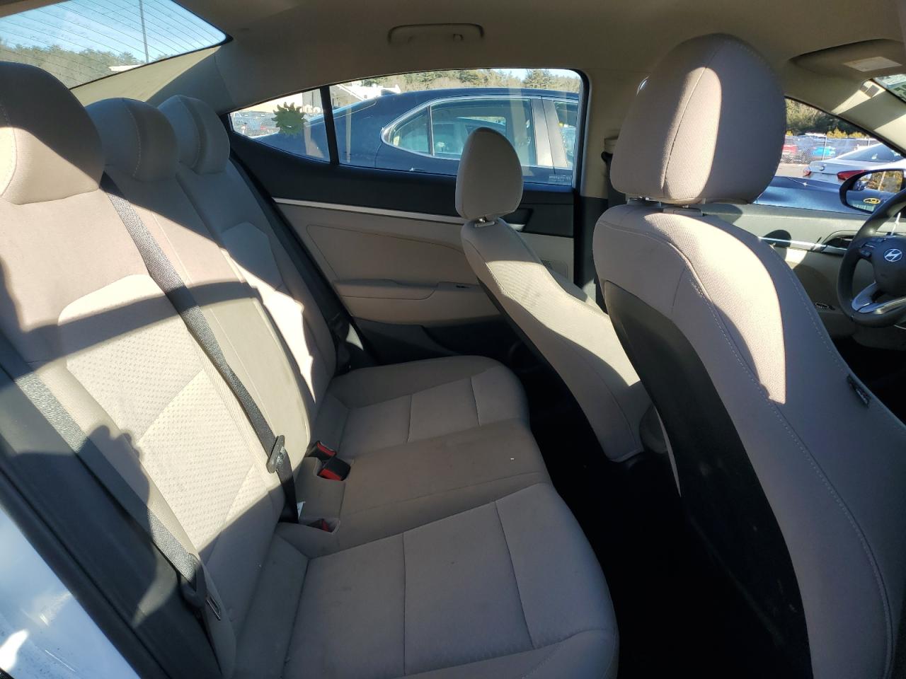 2019 Hyundai Elantra - Image 10