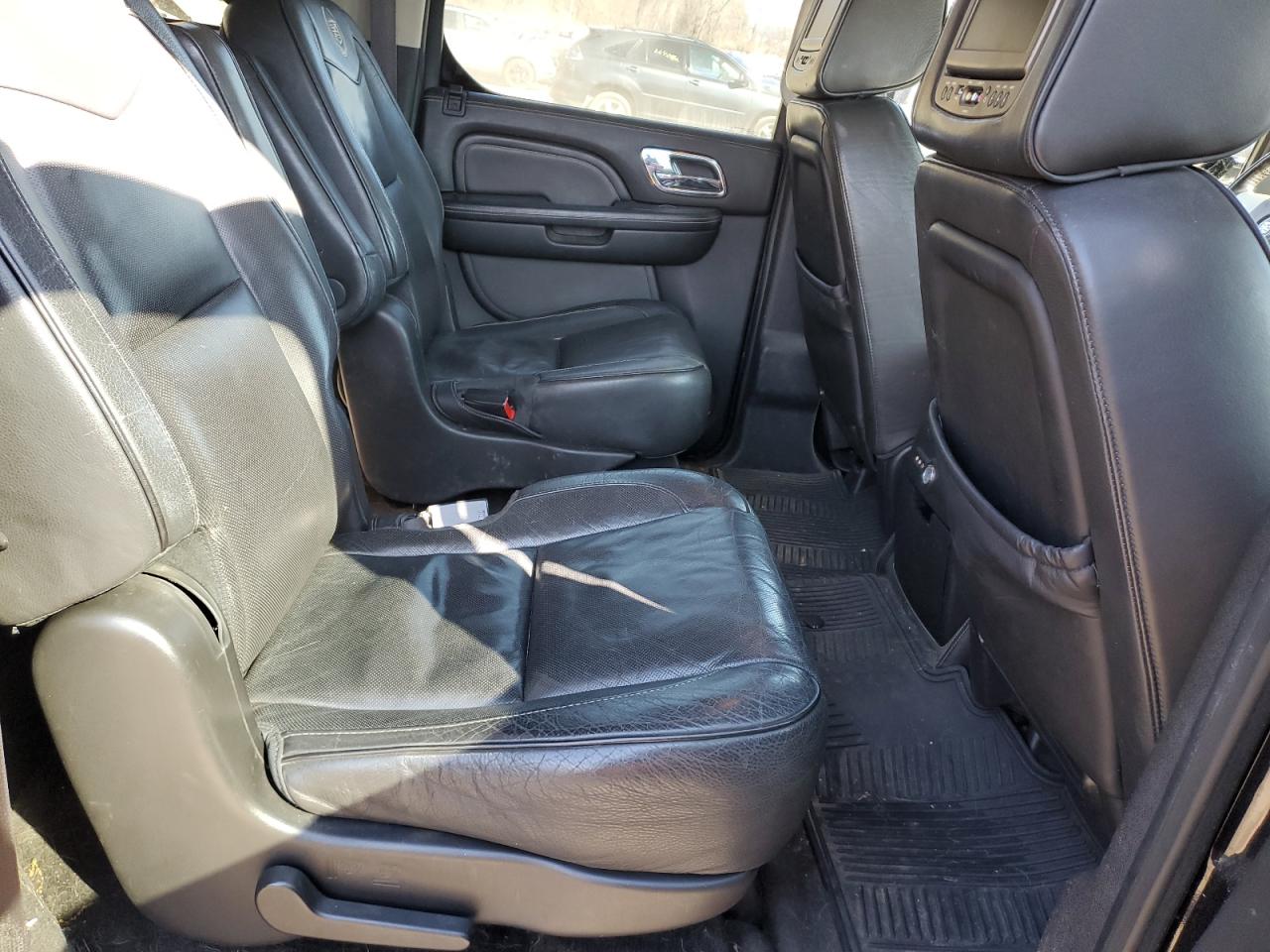 2012 Cadillac Escalade - Image 11