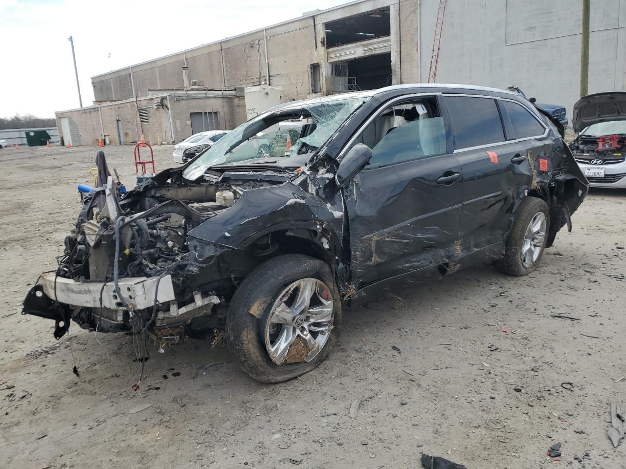 5TDDZRFH1KS747745 TOYOTA HIGHLANDER 2019