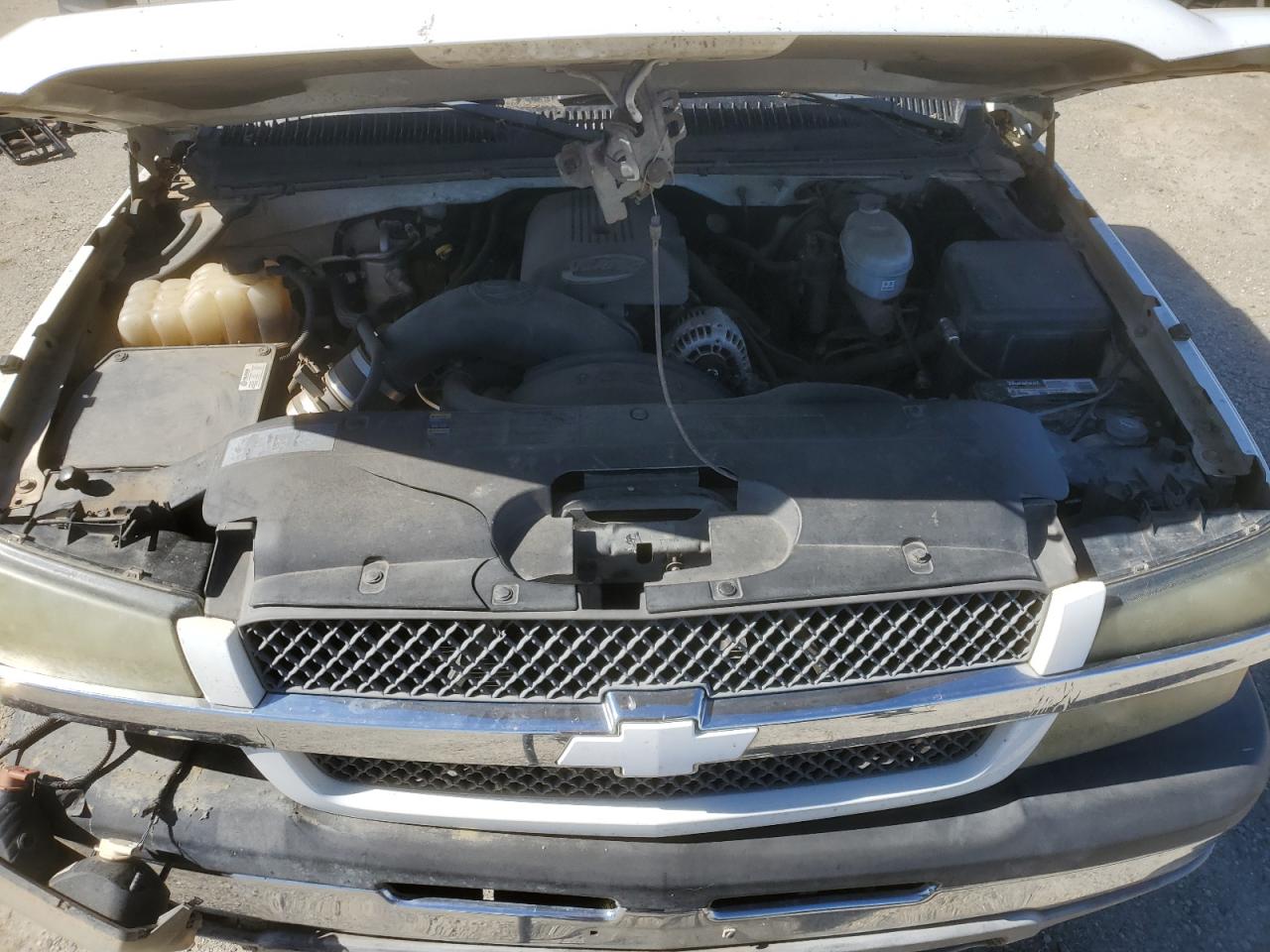 2004 Chevrolet Silverado - Image 11
