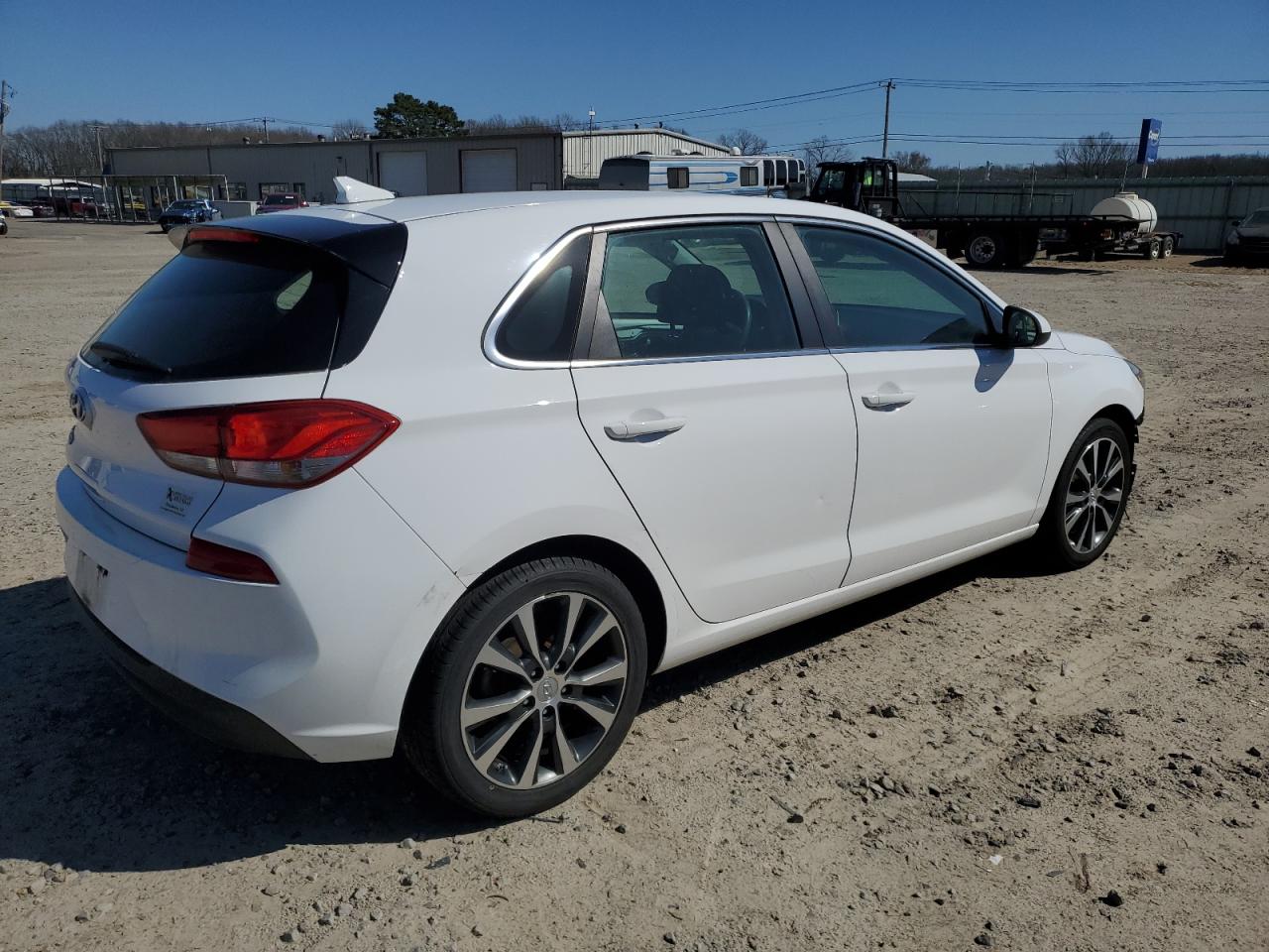 2018 Hyundai Elantra - Image 3