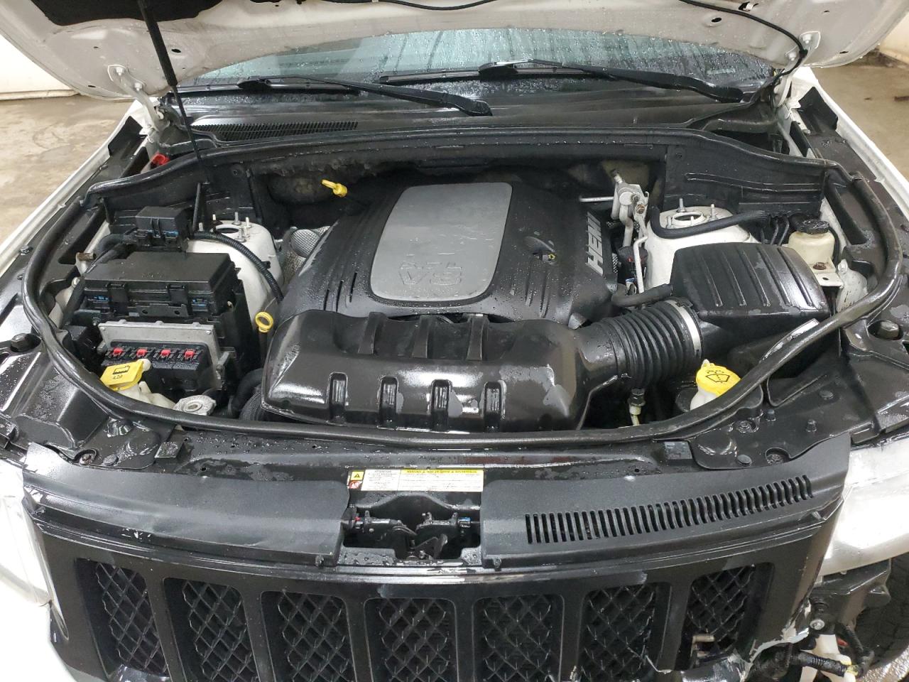 2011 Jeep Grand Cherokee - Image 12