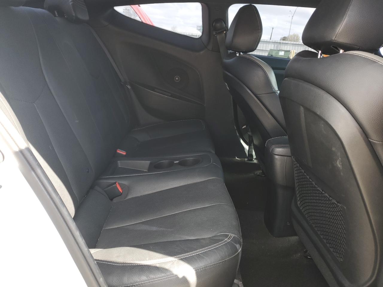 2016 Hyundai Veloster - Image 11