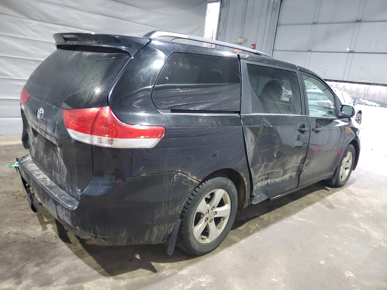 2013 Toyota Sienna - Image 3