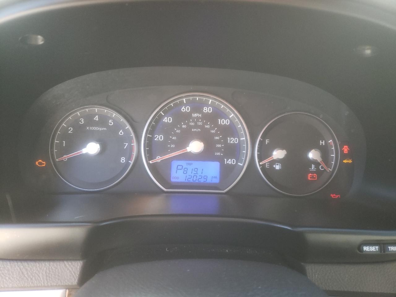 2011 Hyundai Santa Fe - Image 9