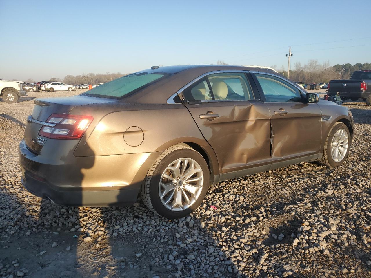 2015 Ford Taurus - Image 3