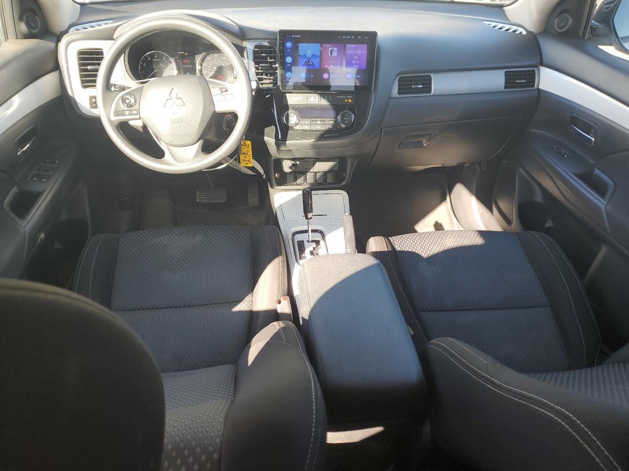 2018 Mitsubishi Outlander - Image 8