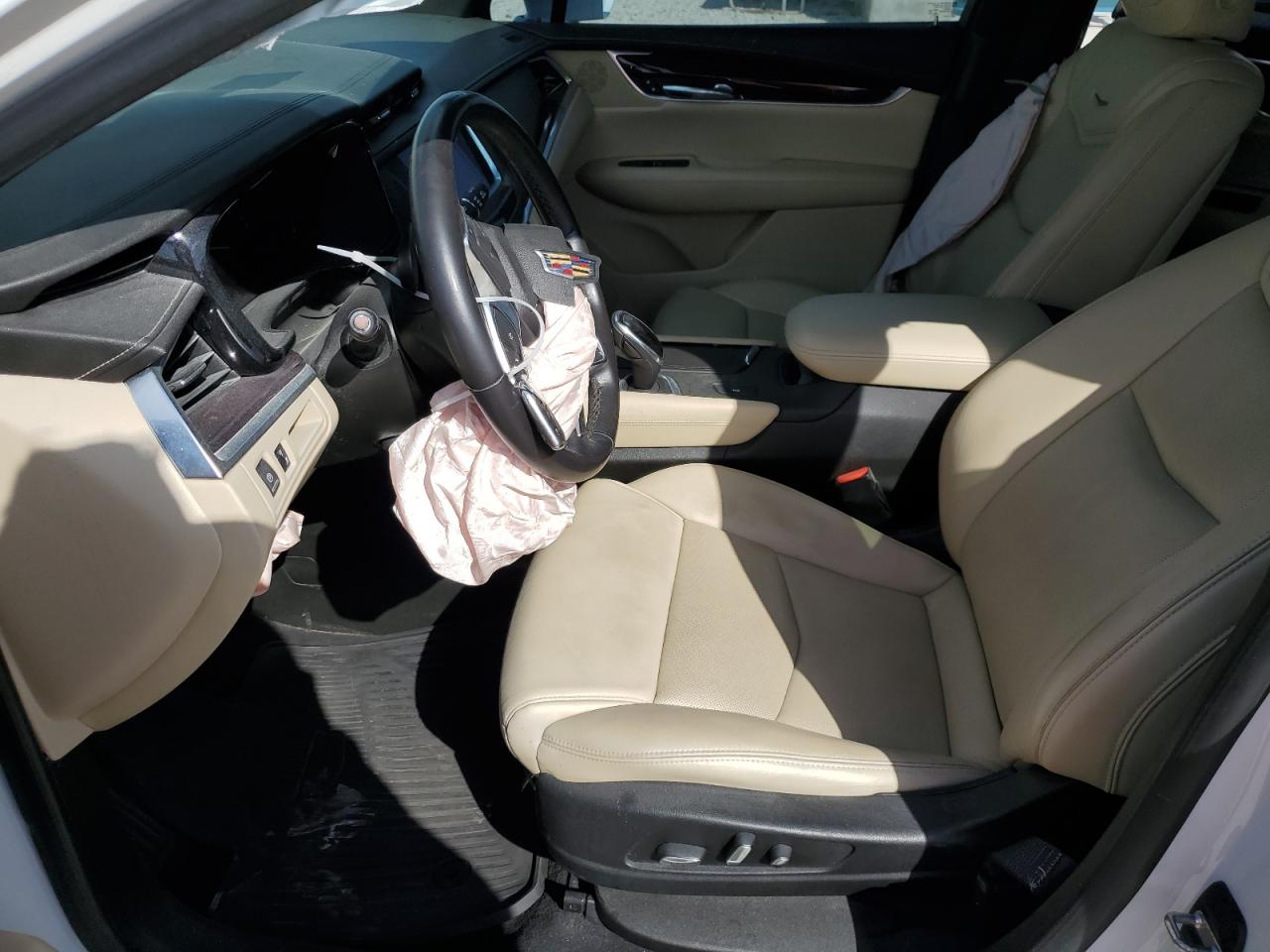 2018 Cadillac XT5 - Image 7