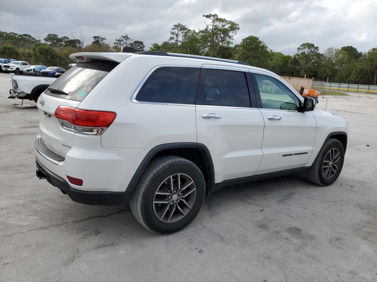 2017 Jeep Grand Cherokee - Image 3