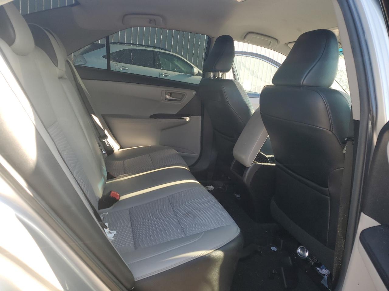2015 Toyota Camry - Image 10