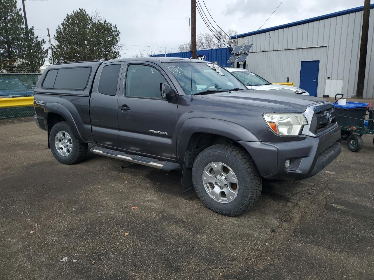 2015 Toyota Tacoma - Image 4