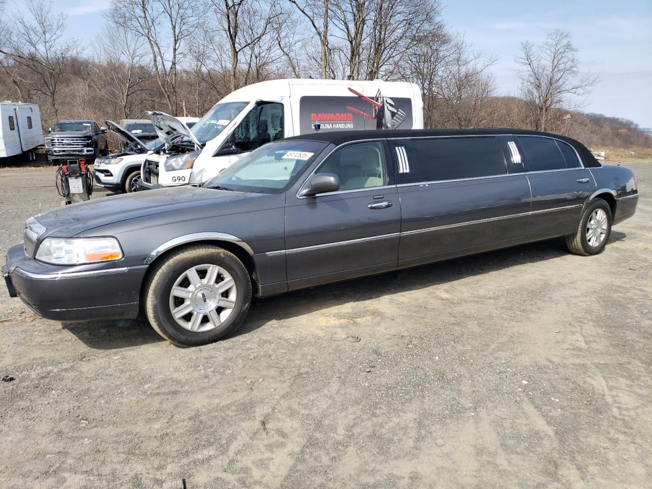 2007 Lincoln Town Car Executive იყიდება Marlboro-ში, NY - Normal Wear