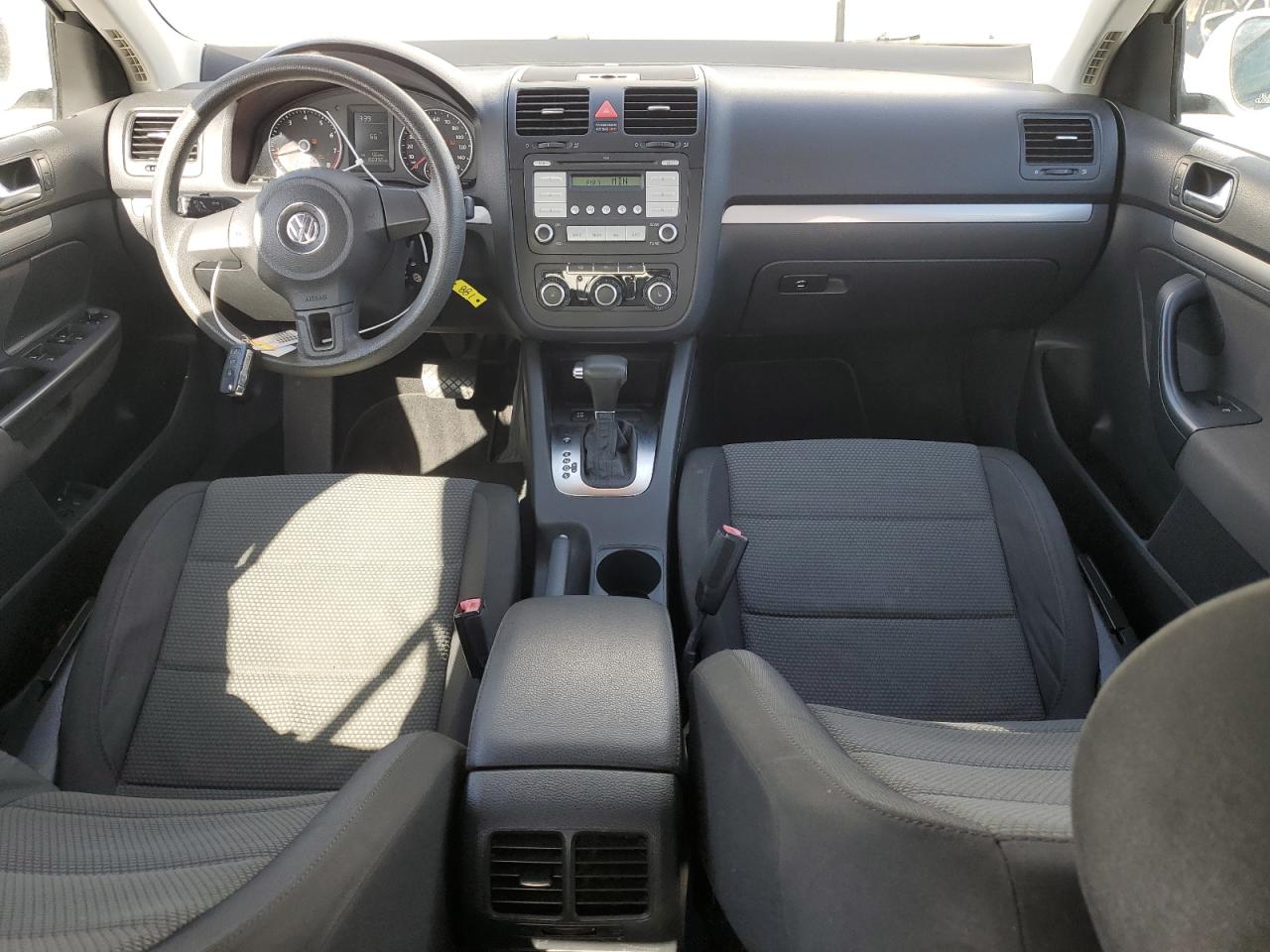 2010 Volkswagen Jetta - Image 8
