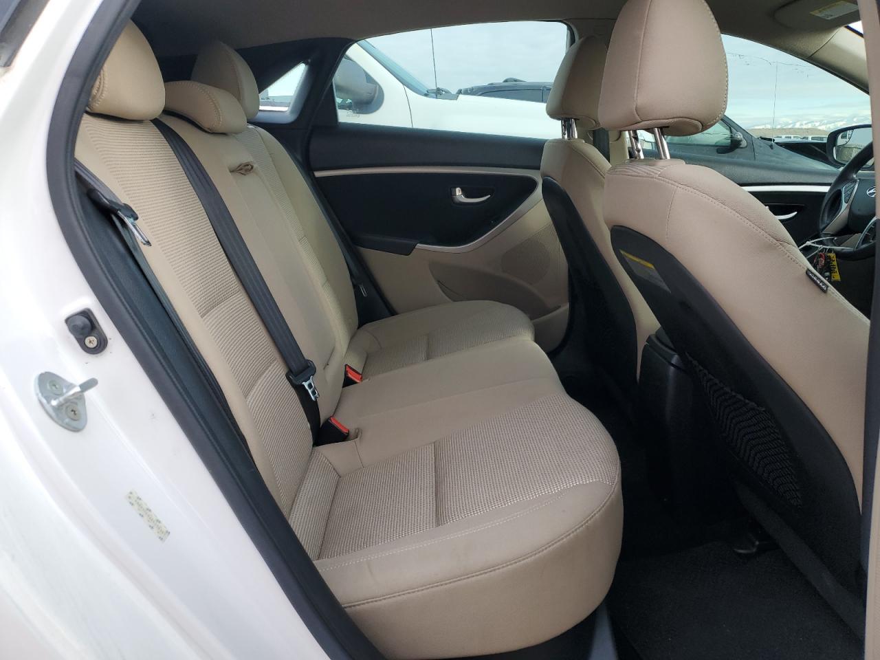 2014 Hyundai Elantra - Image 10