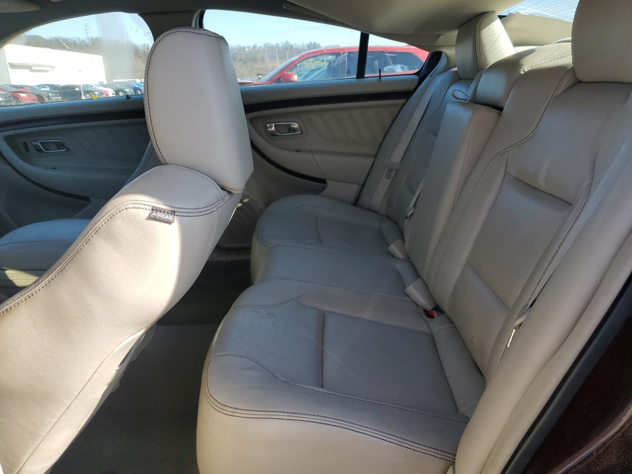 2010 Ford Taurus - Image 10