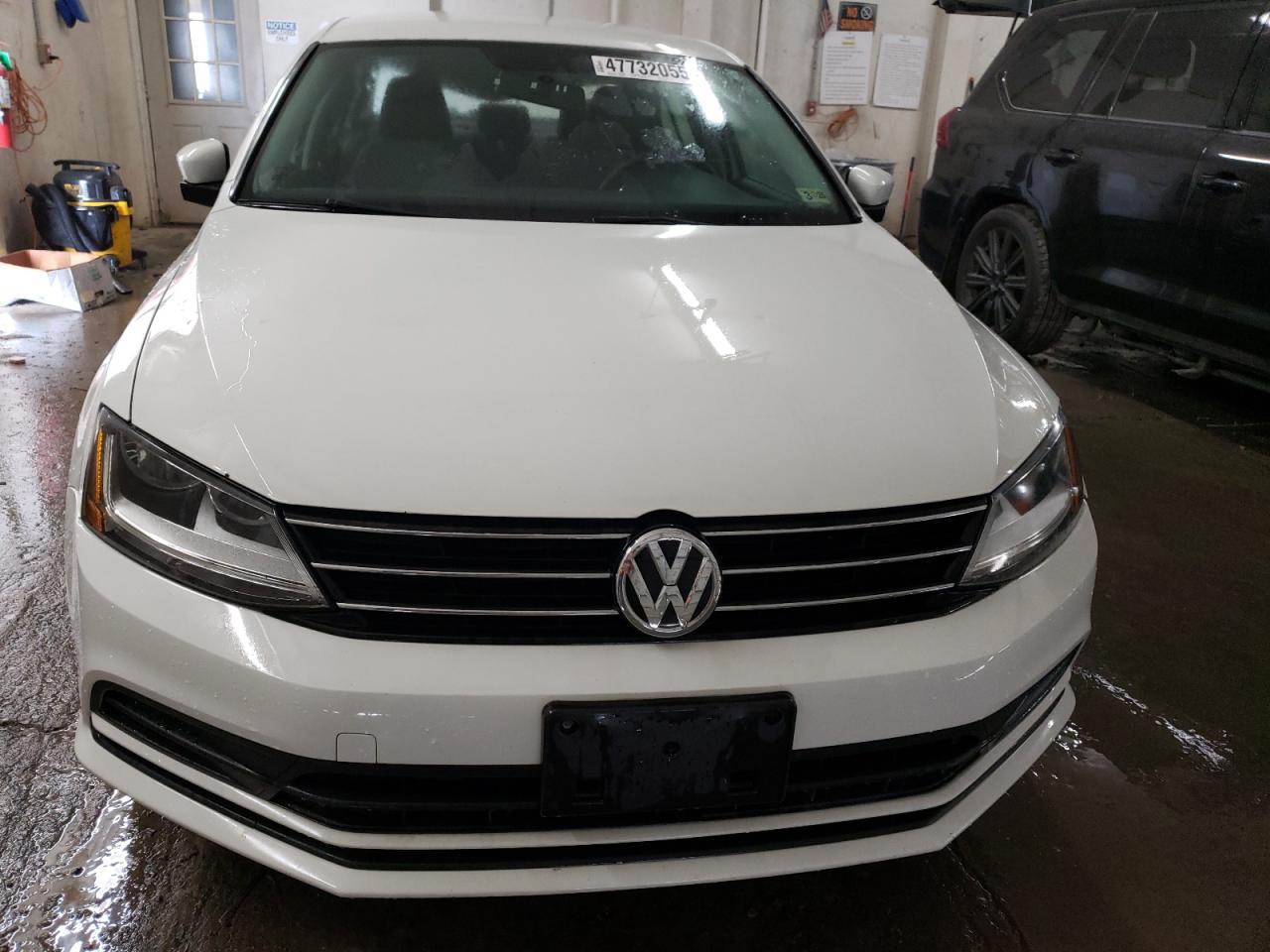2017 Volkswagen Jetta - Image 5