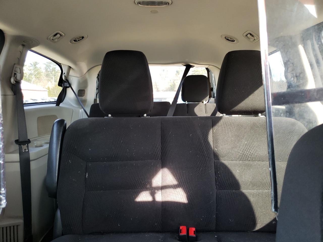 2017 Dodge Caravan - Image 10