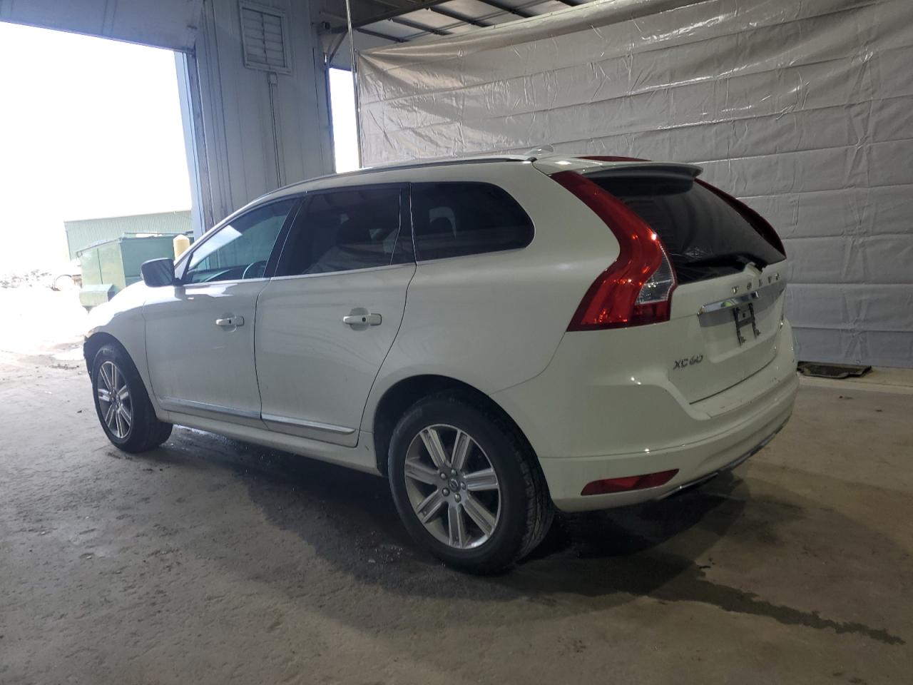 2016 Volvo XC60 - Image 2