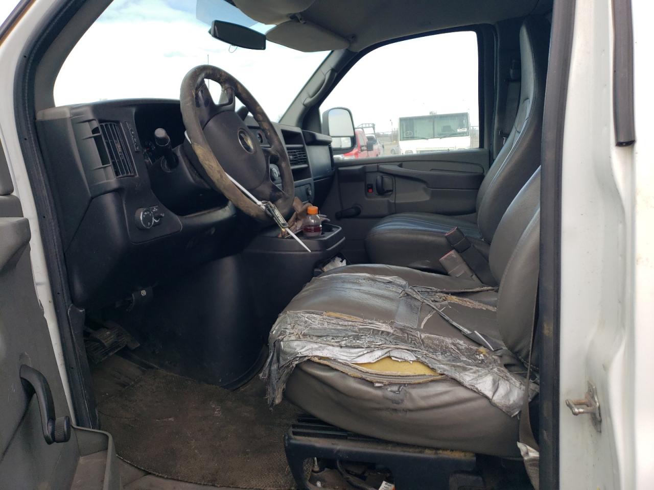 2010 Chevrolet Express - Image 7