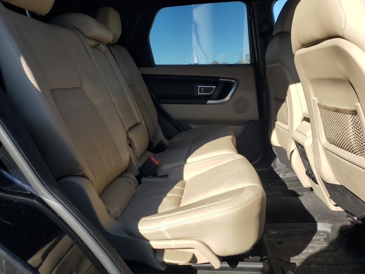 2016 Land Rover Discovery - Image 11