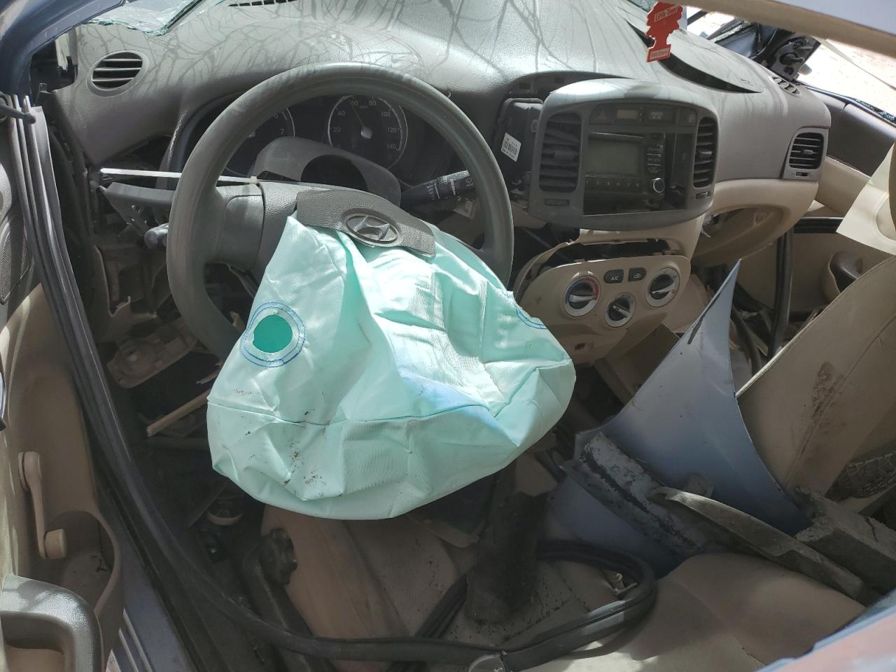 2011 Hyundai Accent - Image 8
