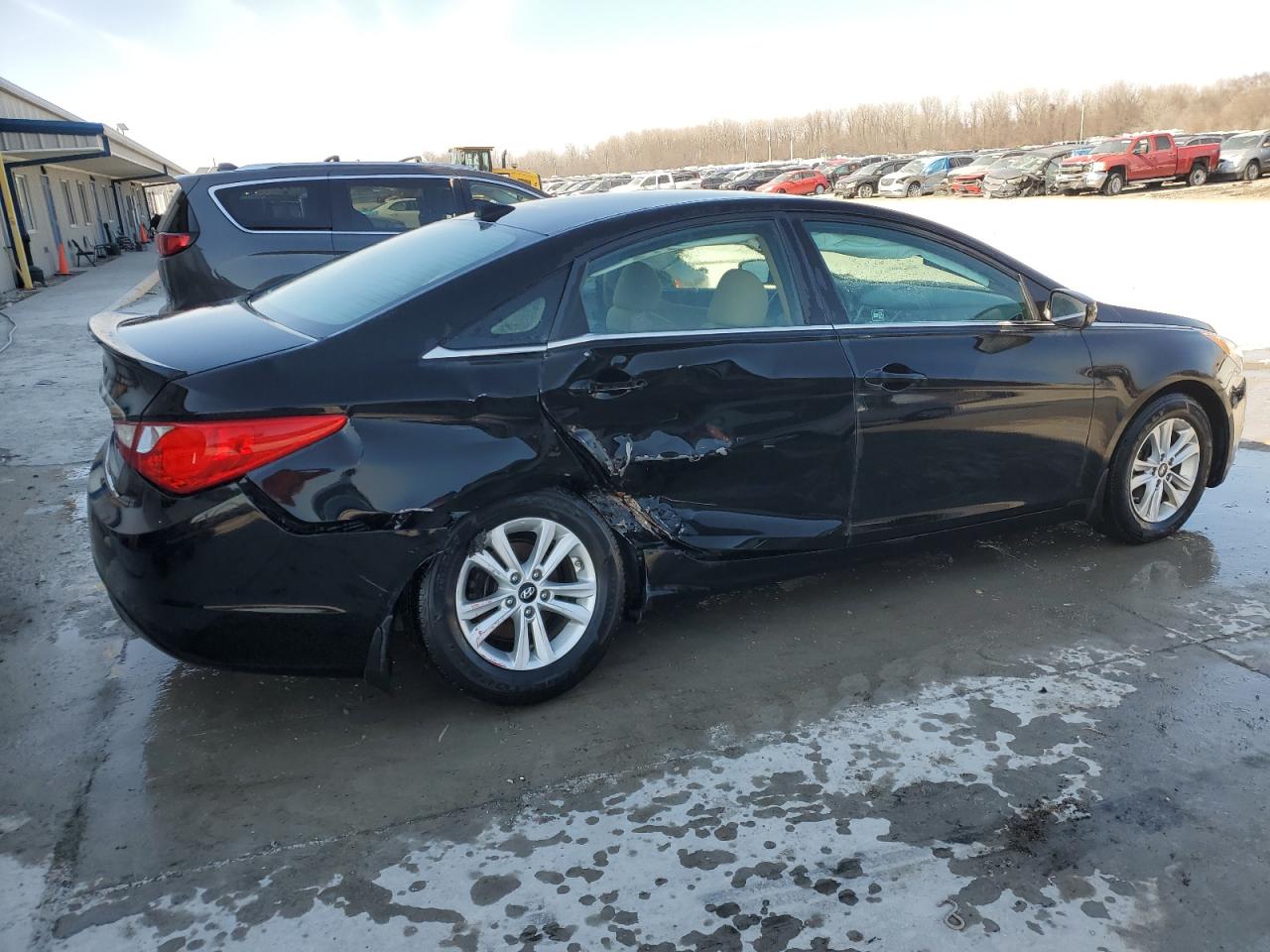 2013 Hyundai Sonata - Image 3