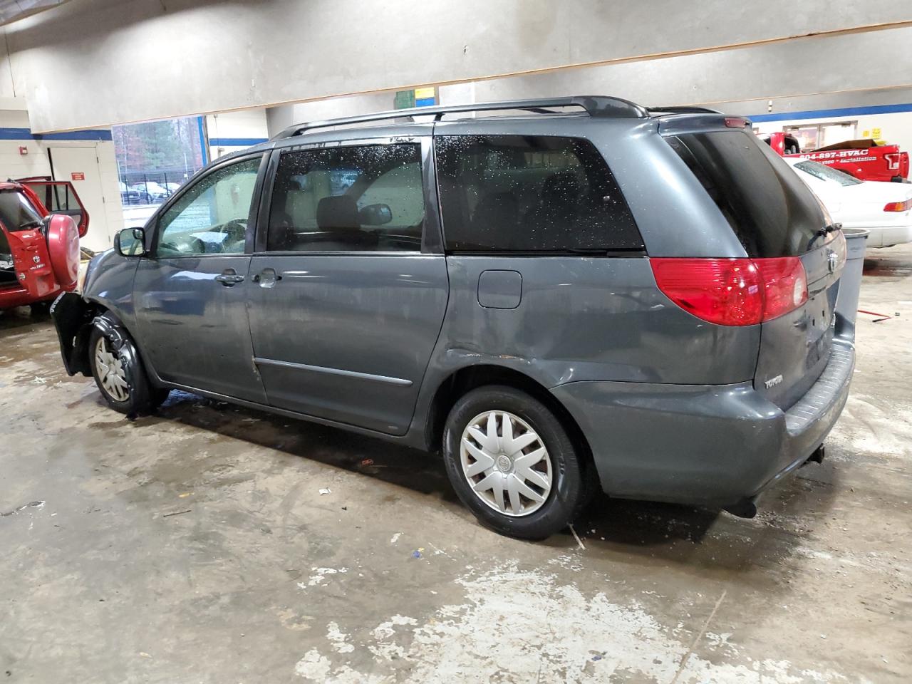 2006 Toyota Sienna - Image 2