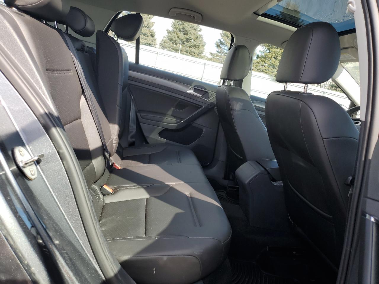 2021 Volkswagen Golf - Image 10