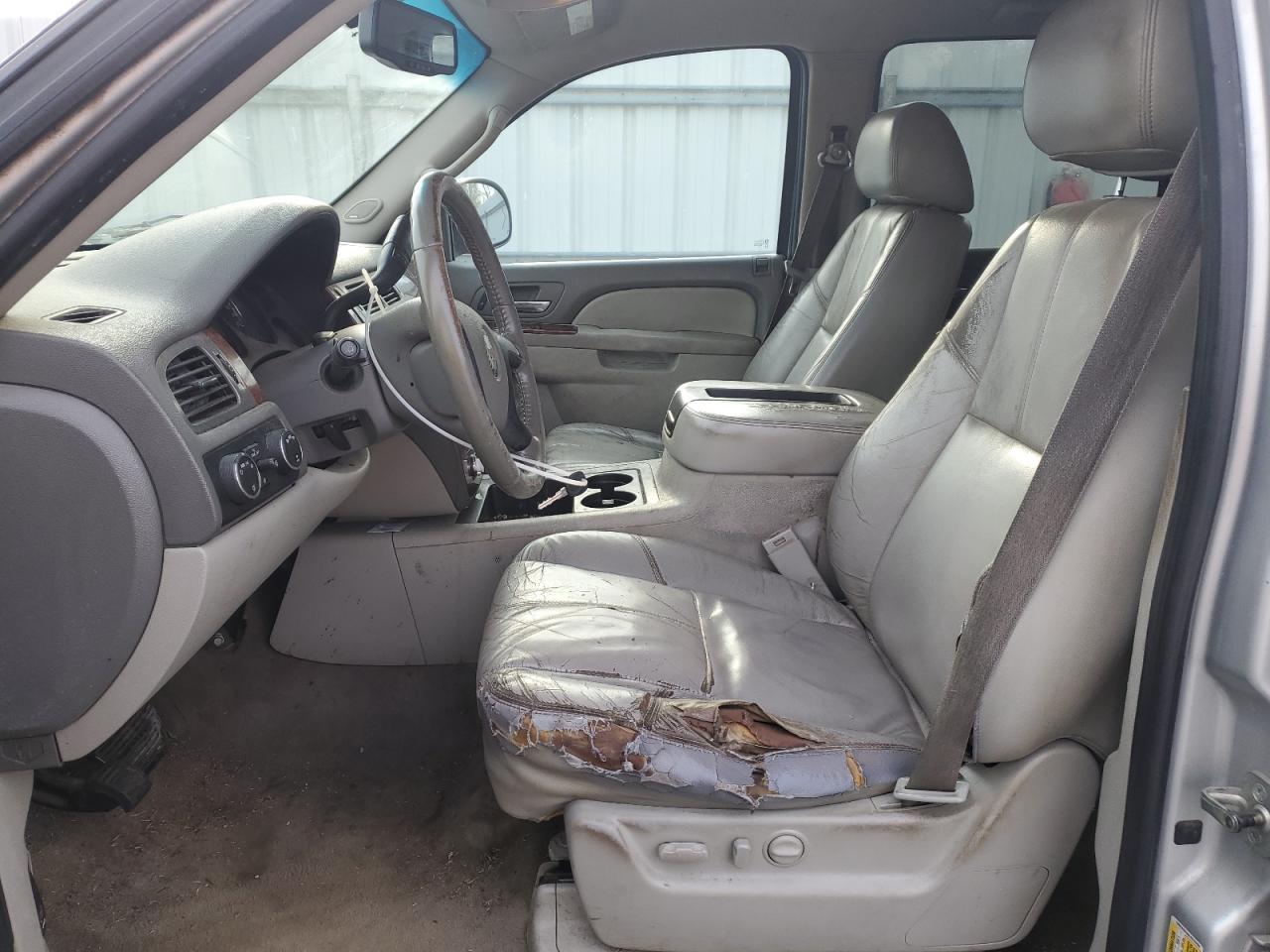 2010 Chevrolet Tahoe - Image 7