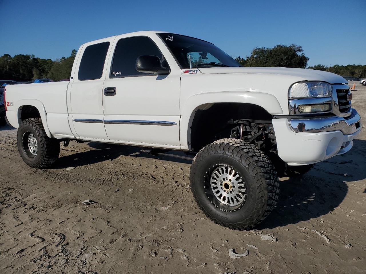 2004 GMC Sierra - Image 4