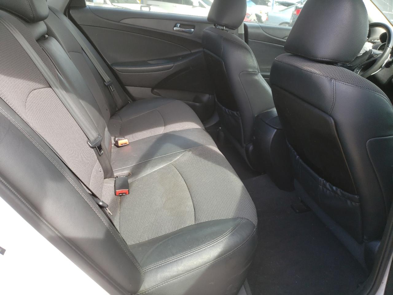 2013 Hyundai Sonata - Image 11