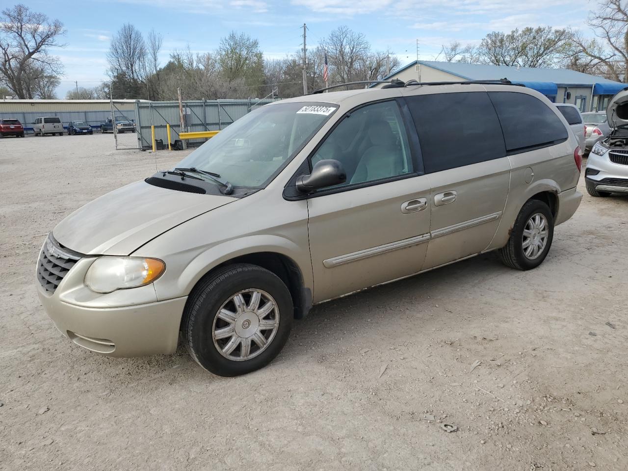 2005 Chrysler Town & Country Touring zu verkaufen in Wichita, KS - Front End
