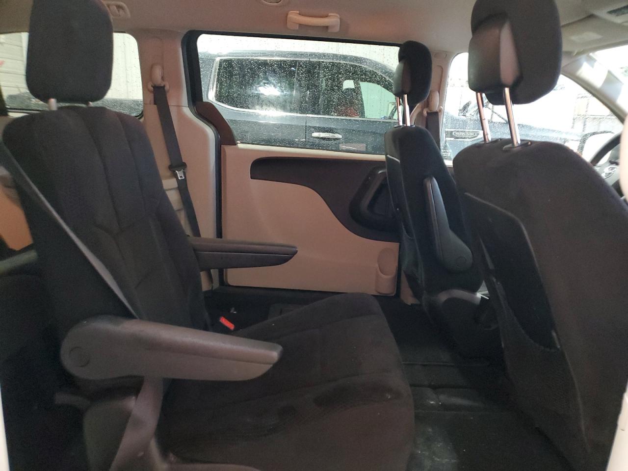2014 Dodge Caravan - Image 11