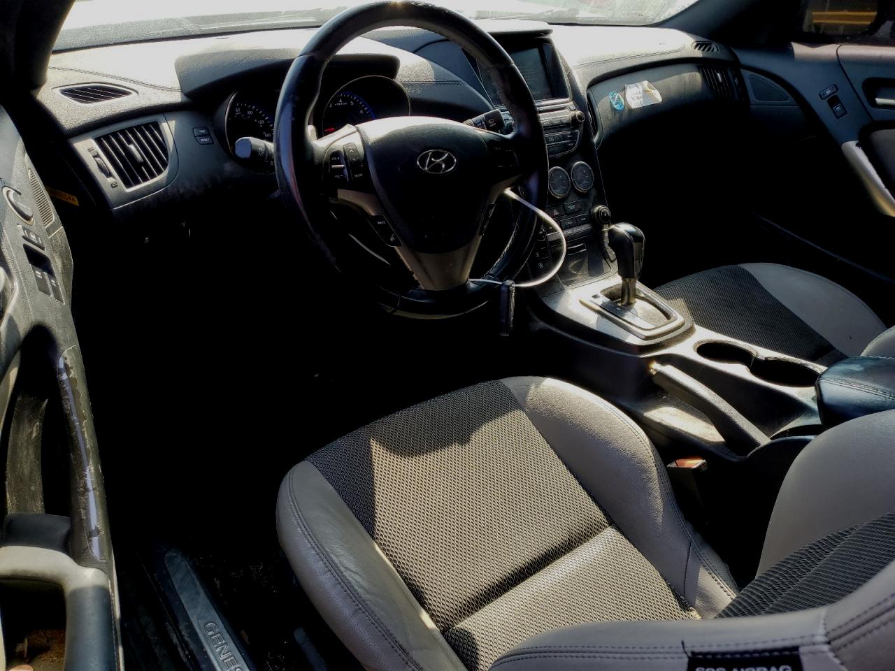 2014 Hyundai Genesis - Image 8