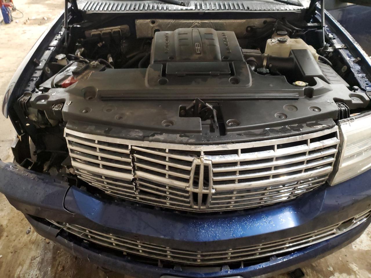 2010 Lincoln Navigator - Image 12