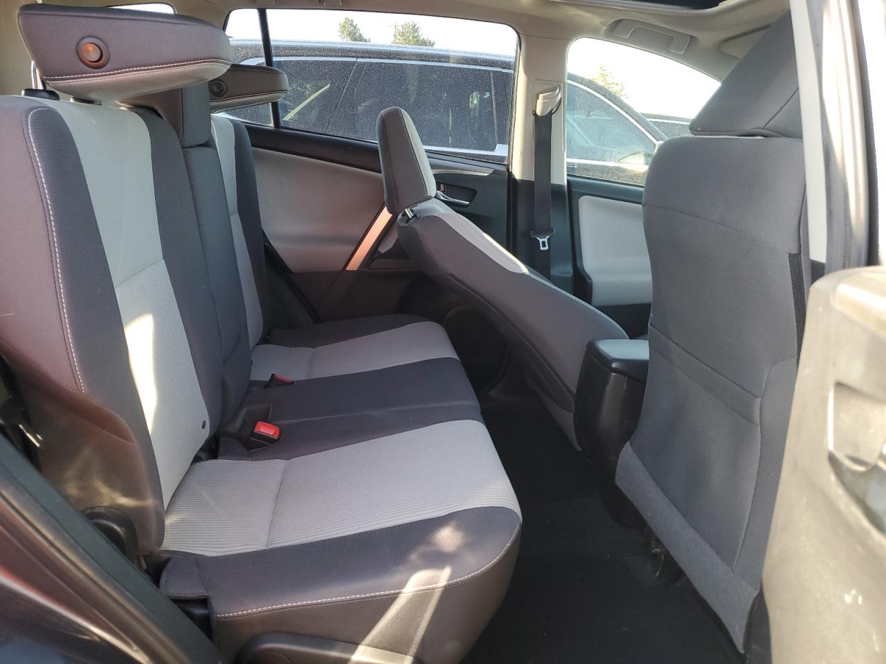 2015 Toyota RAV 4 - Image 12