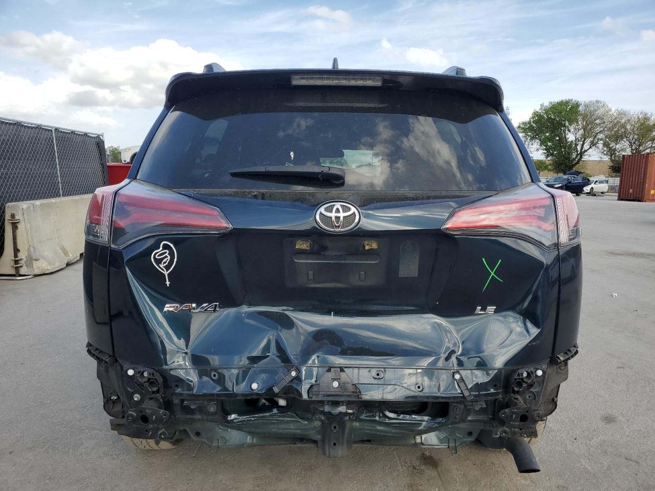 2018 Toyota RAV 4 - Image 6