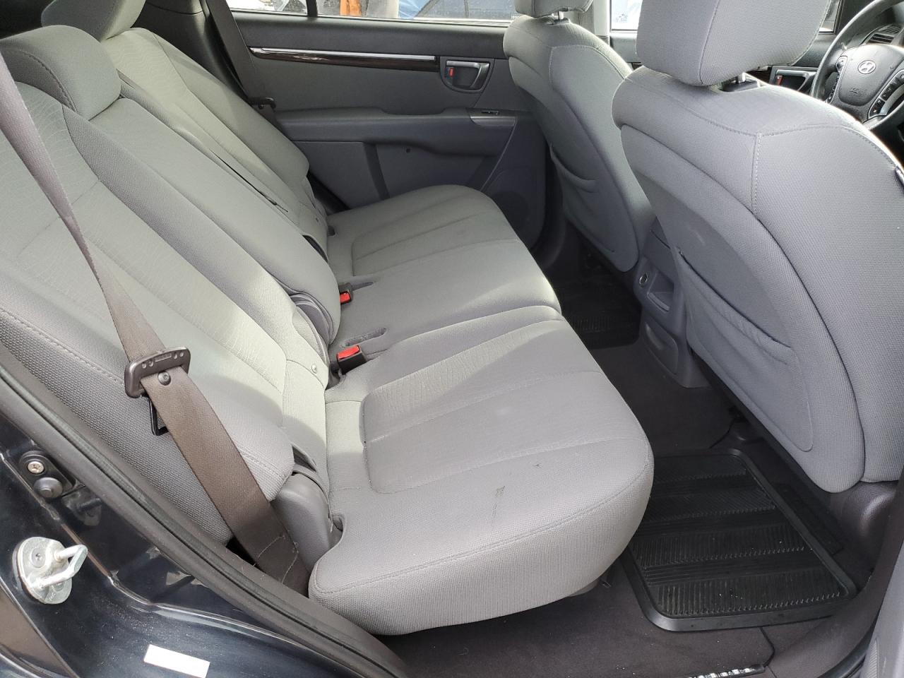 2010 Hyundai Santa Fe - Image 11