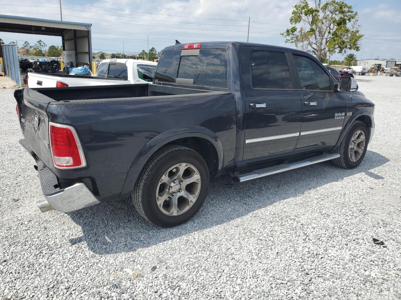 2015 RAM 1500 - Image 3