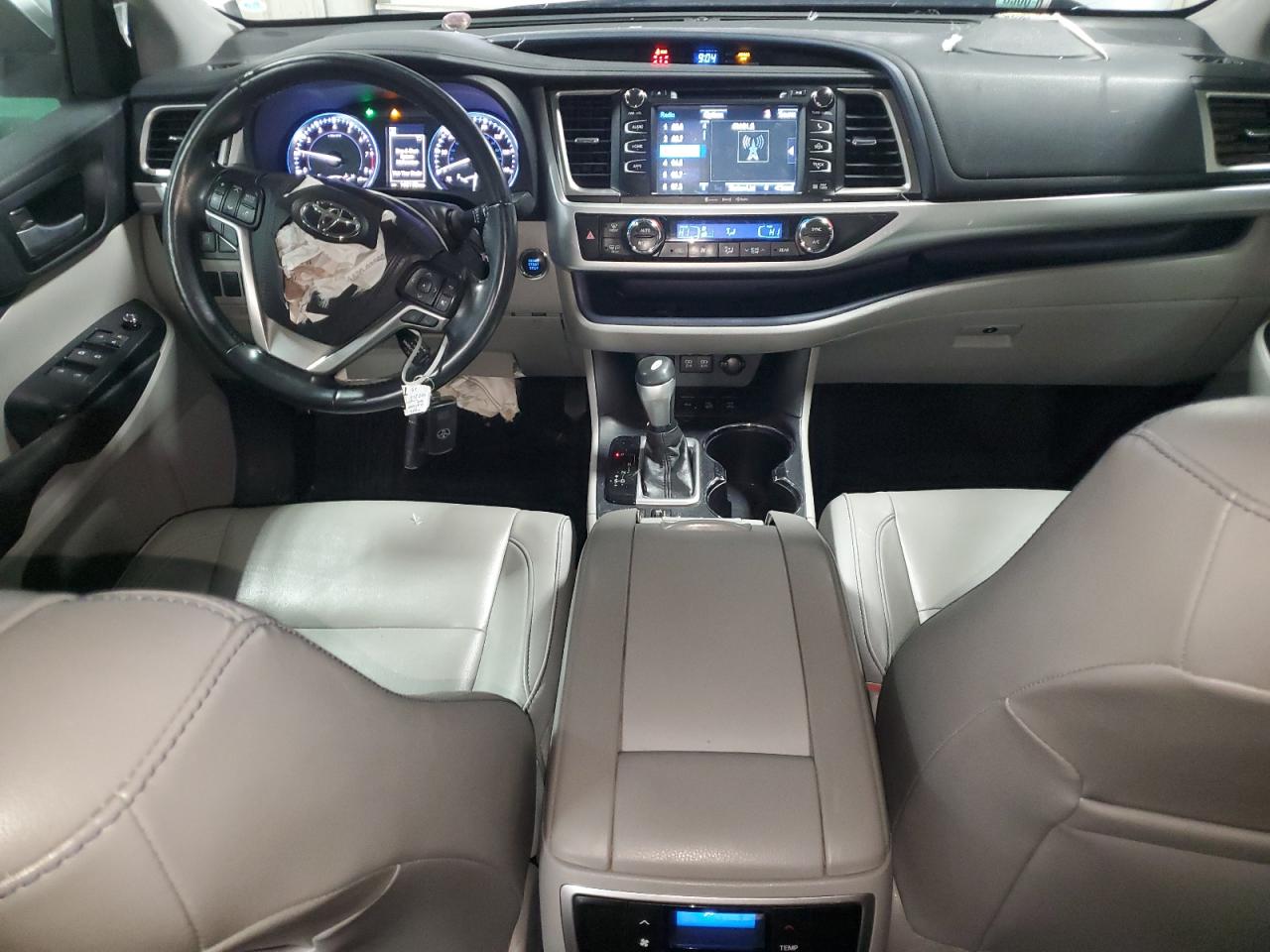 2017 Toyota Highlander - Image 8