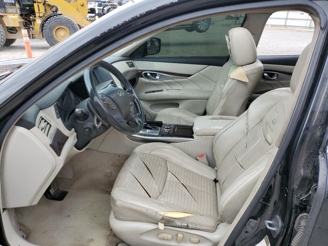 2011 Infiniti M - Image 7