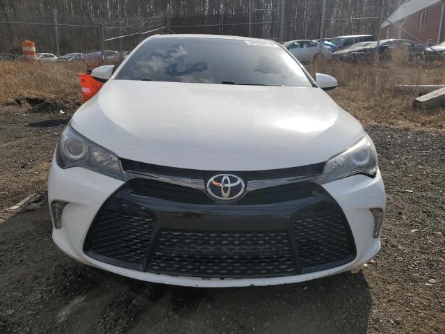 Sedans TOYOTA CAMRY 2015 Biały