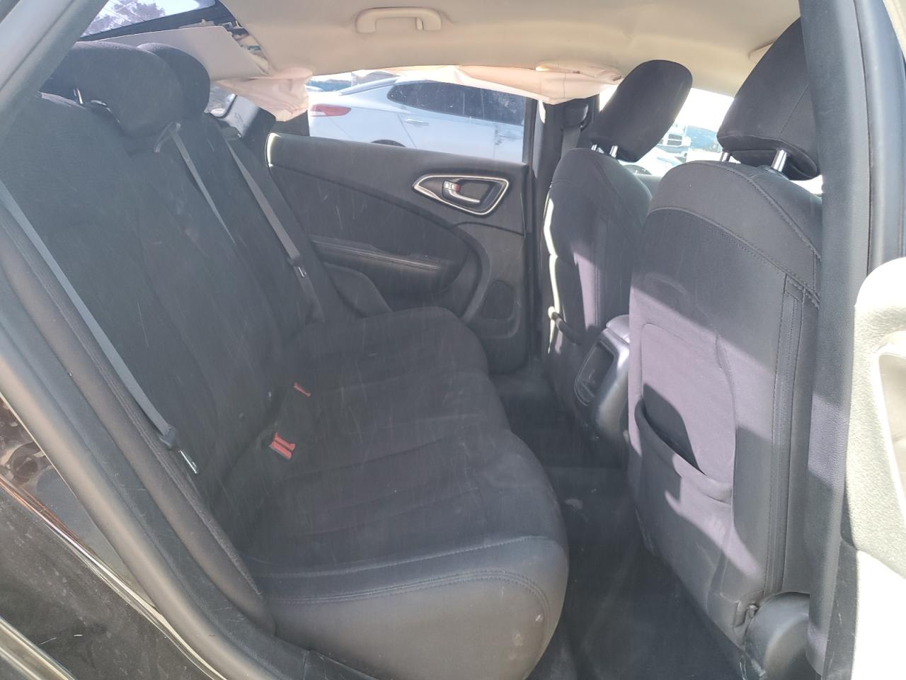 2016 Chrysler 200 - Image 10