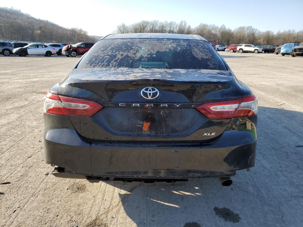 4T1B11HK8JU034162 TOYOTA CAMRY 2018