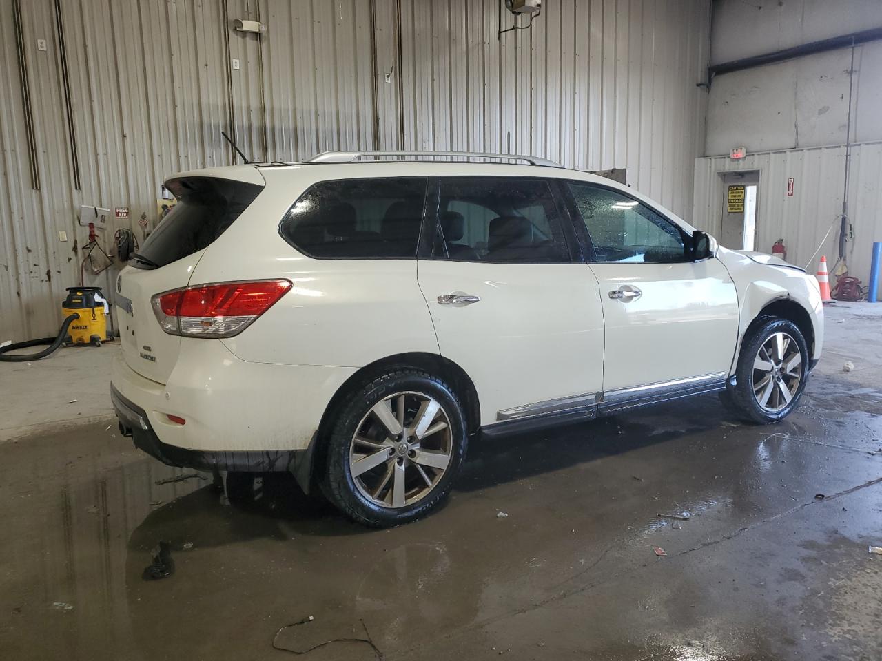 2013 Nissan Pathfinder - Image 3