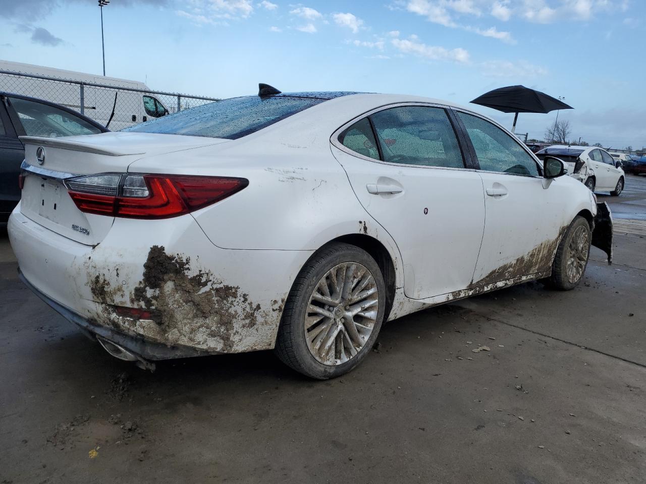 2017 Lexus ES - Image 3